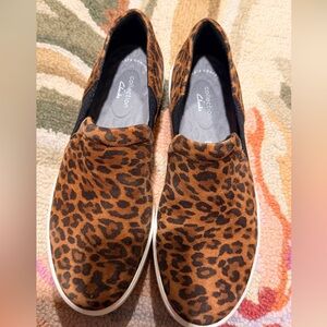 Collection by Clark’s Women Sz 8.5M Slip on Loafer Shoes Leopard Elastic Sides